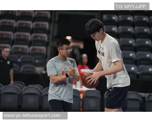 杨瀚森在对手突破时如陷泥潭提升移动速度是他亟需解决的问题